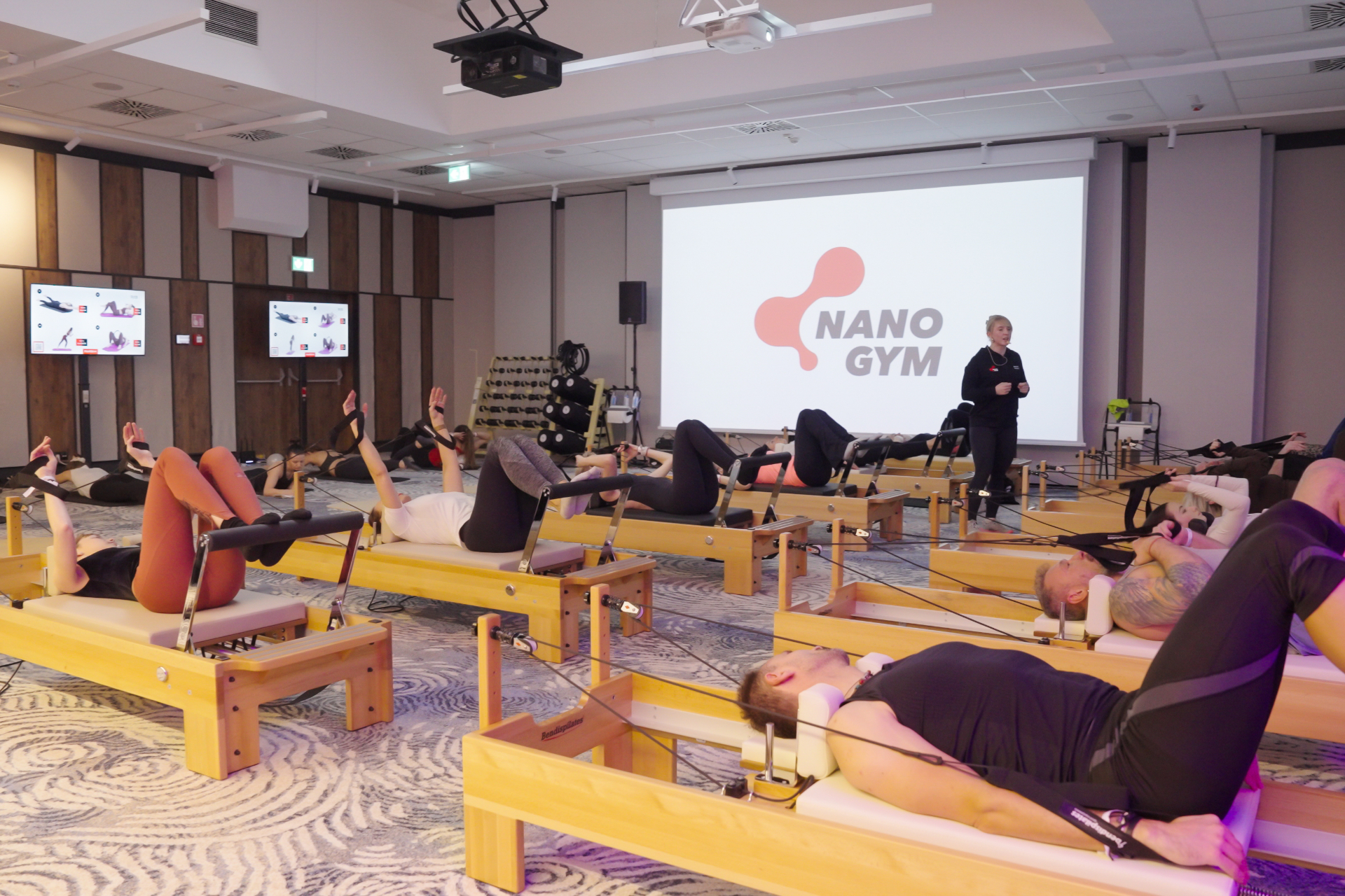 Trening pilates na reformerach NanoGym